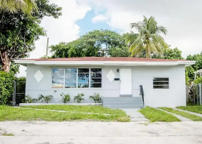 Modern 5 Bedroom Miami Home 15 Min To The Beach