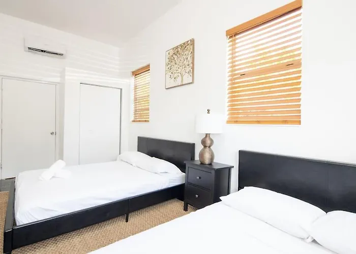 Modern 5 Bedroom Miami Home 15 Min To The Beach